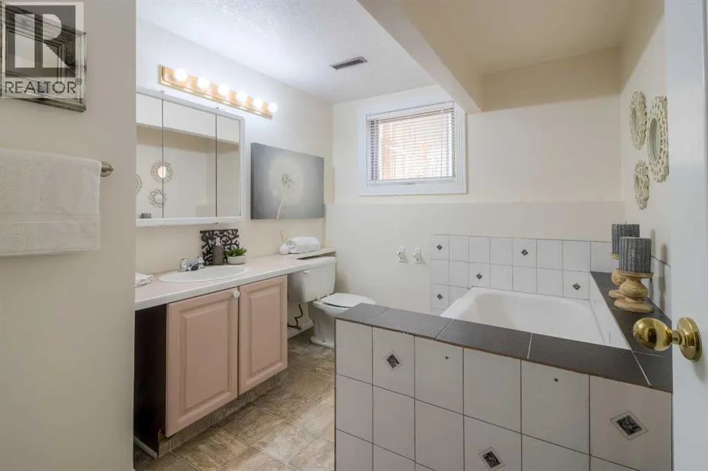 654 Columbia Boulevard W