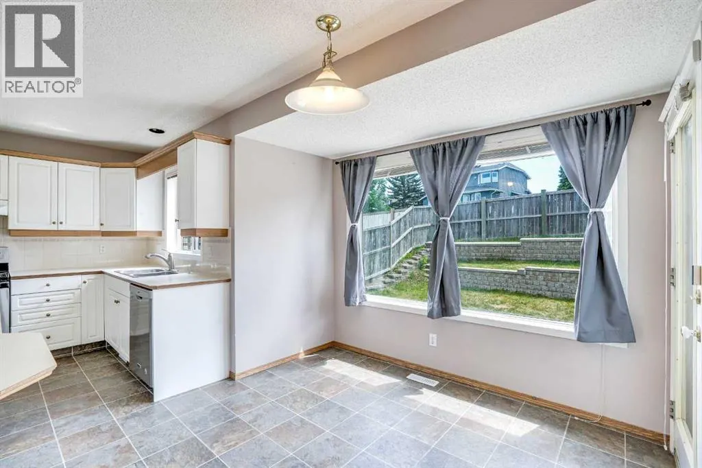 82 Edgevalley Close NW