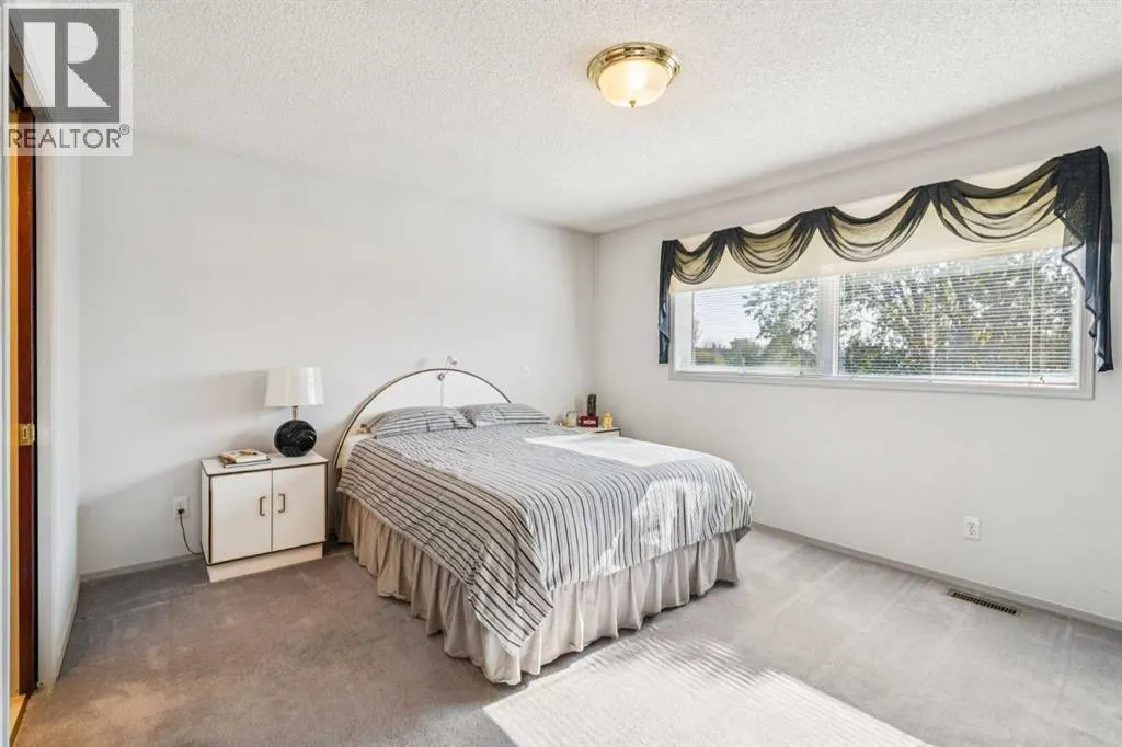 142 Elizabeth Way SE
