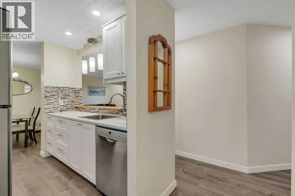 104, 11 Dover Point SE