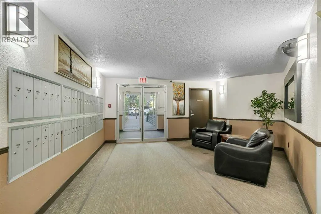 104, 11 Dover Point SE
