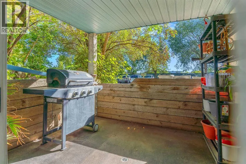 104, 11 Dover Point SE