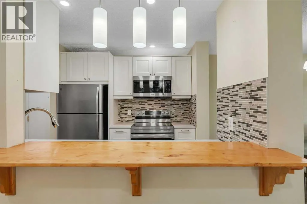 104, 11 Dover Point SE