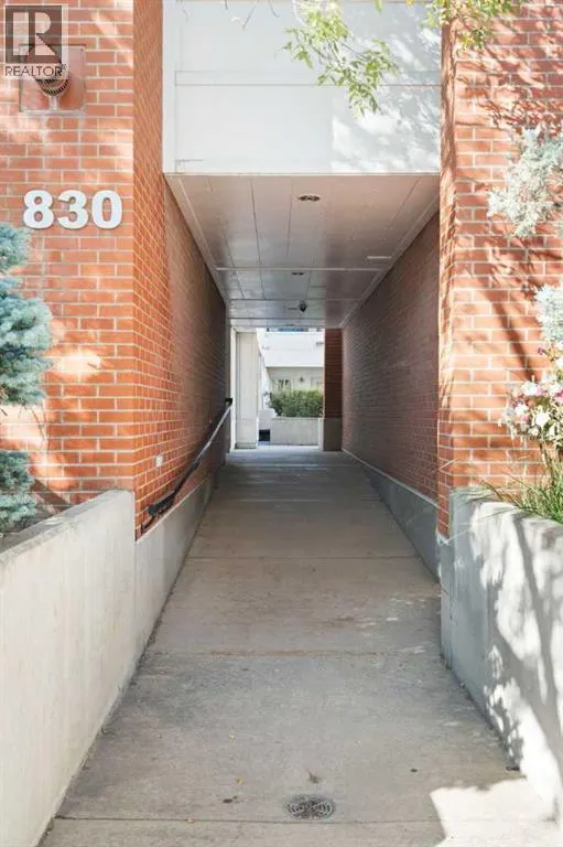 406, 830 Centre Avenue NE