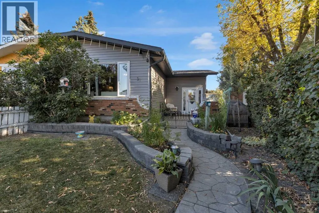 31 Rundlelawn Court NE