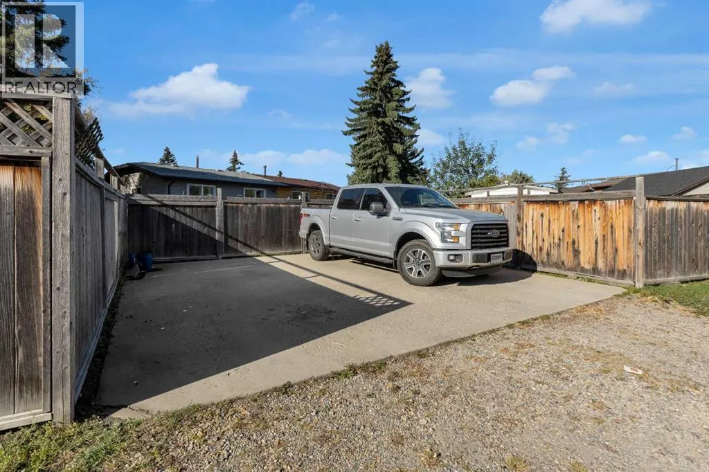 31 Rundlelawn Court NE
