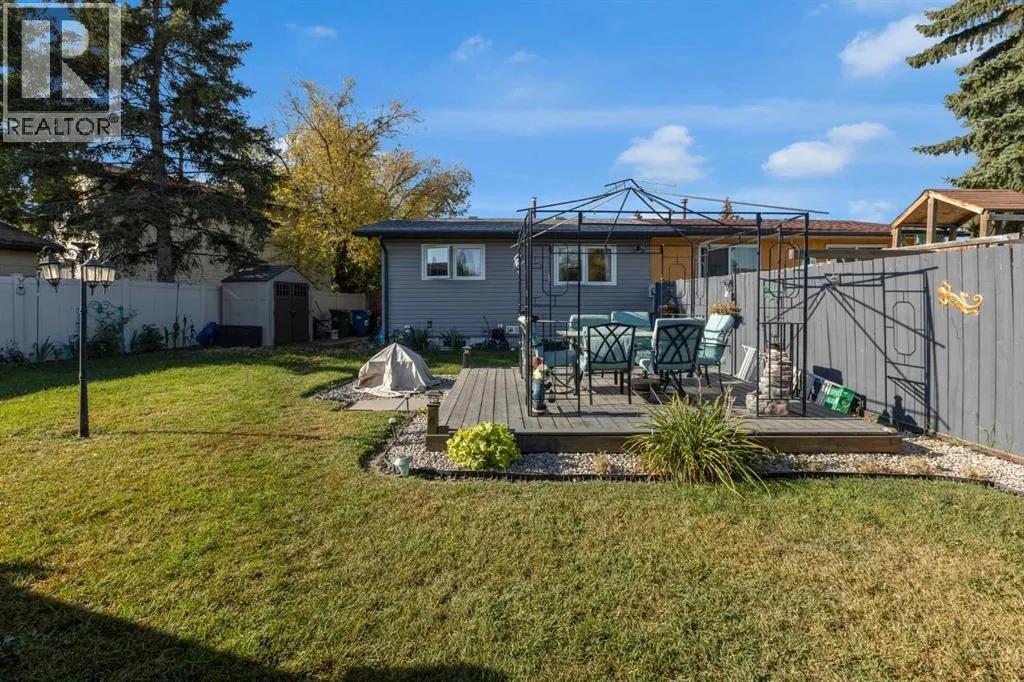 31 Rundlelawn Court NE