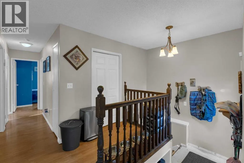 31 Rundlelawn Court NE