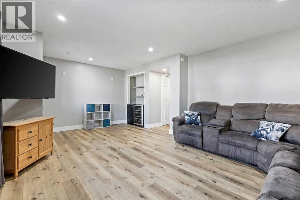 194 Canals Close SW