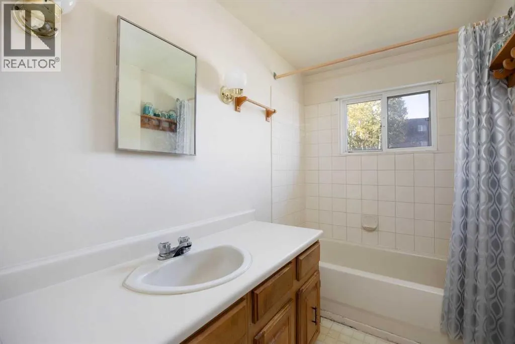 13 Saunderson Avenue
