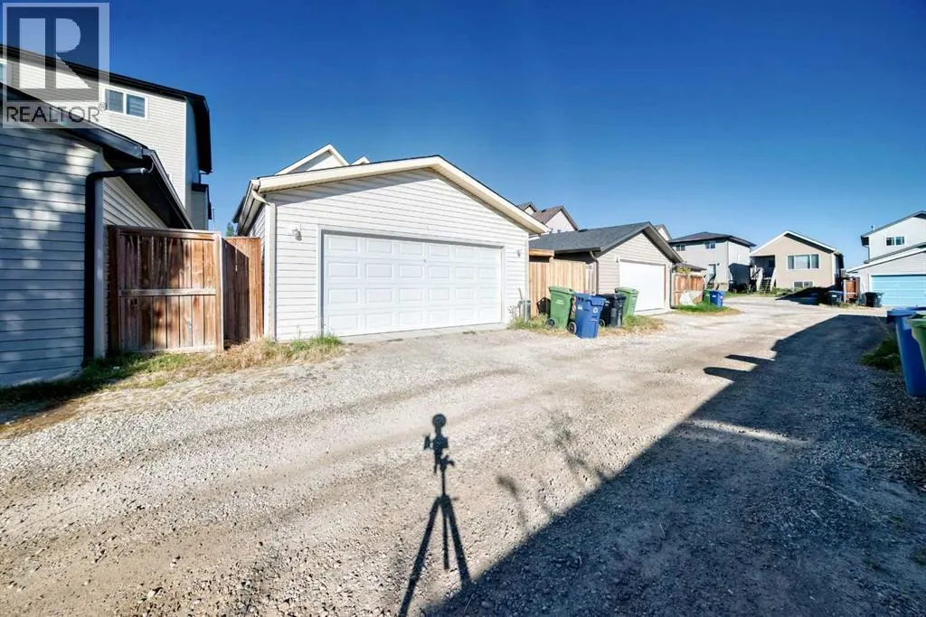 205 Panora Close NW
