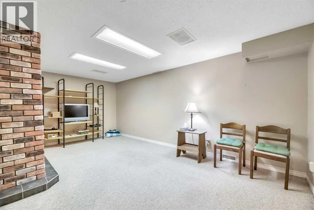 23, 630 Sabrina Road SW