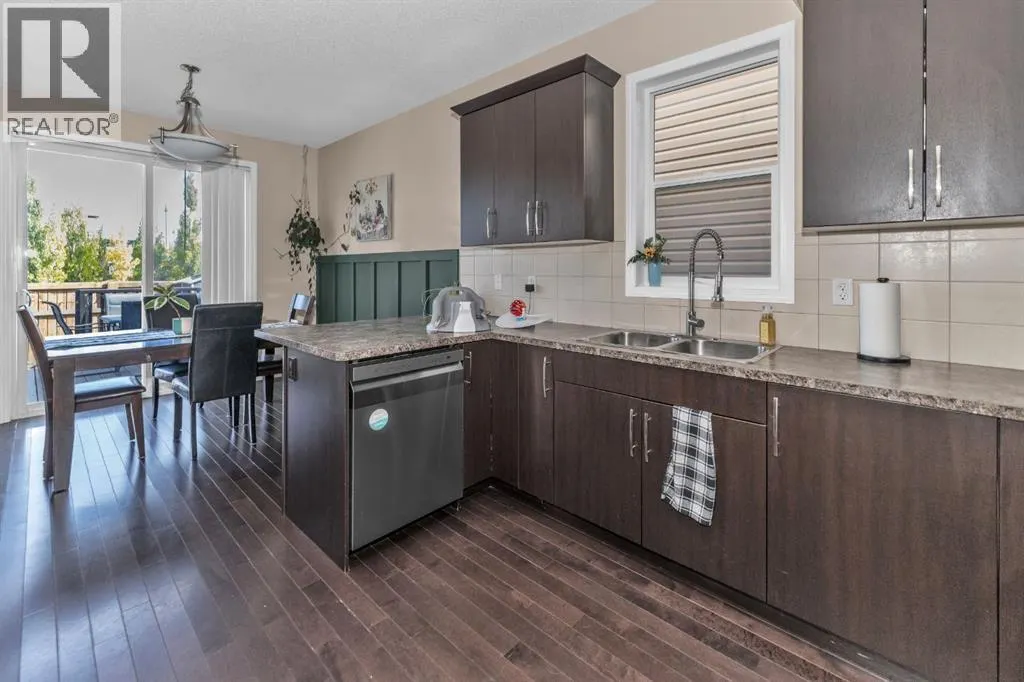 568 Windbrook Heights SW