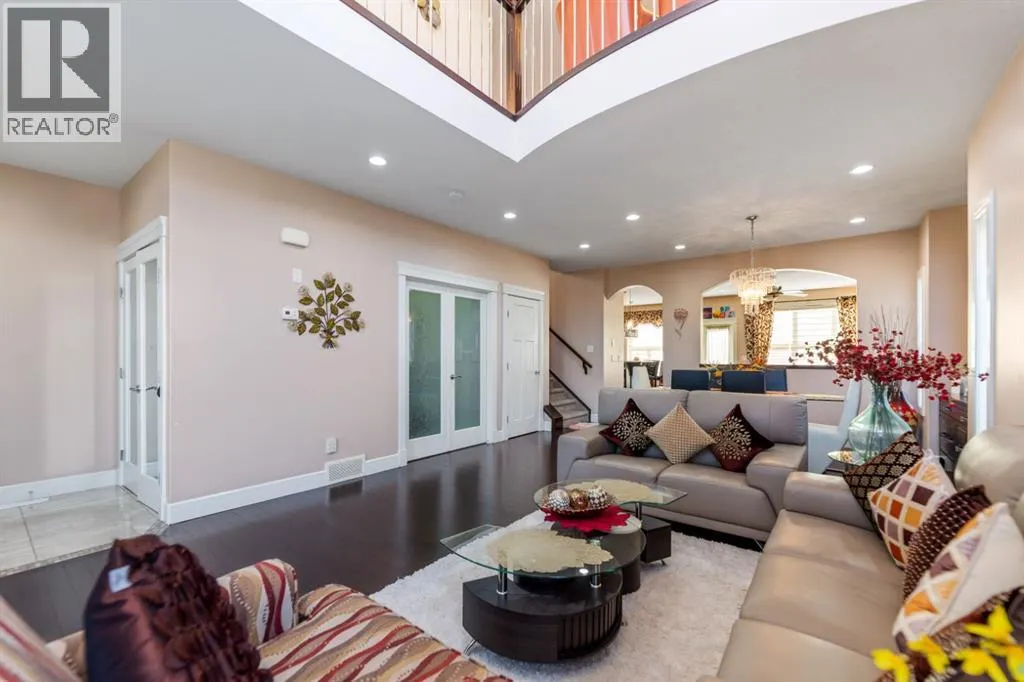 19 SADDLELAKE View NE