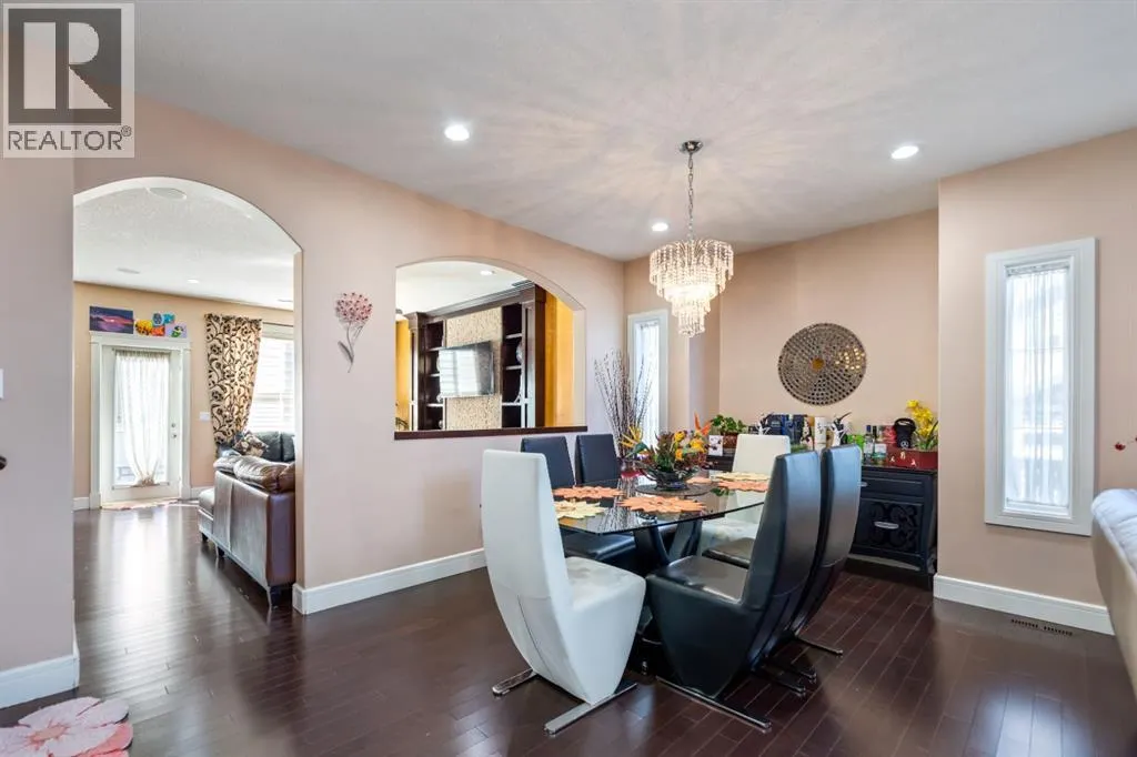 19 SADDLELAKE View NE