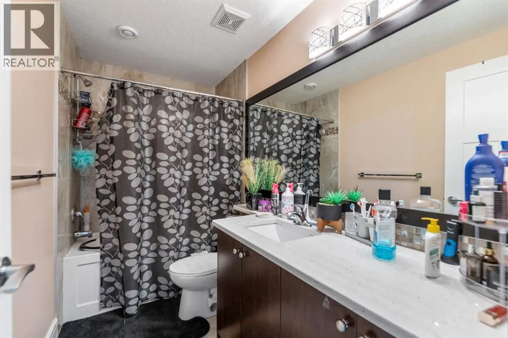 19 SADDLELAKE View NE