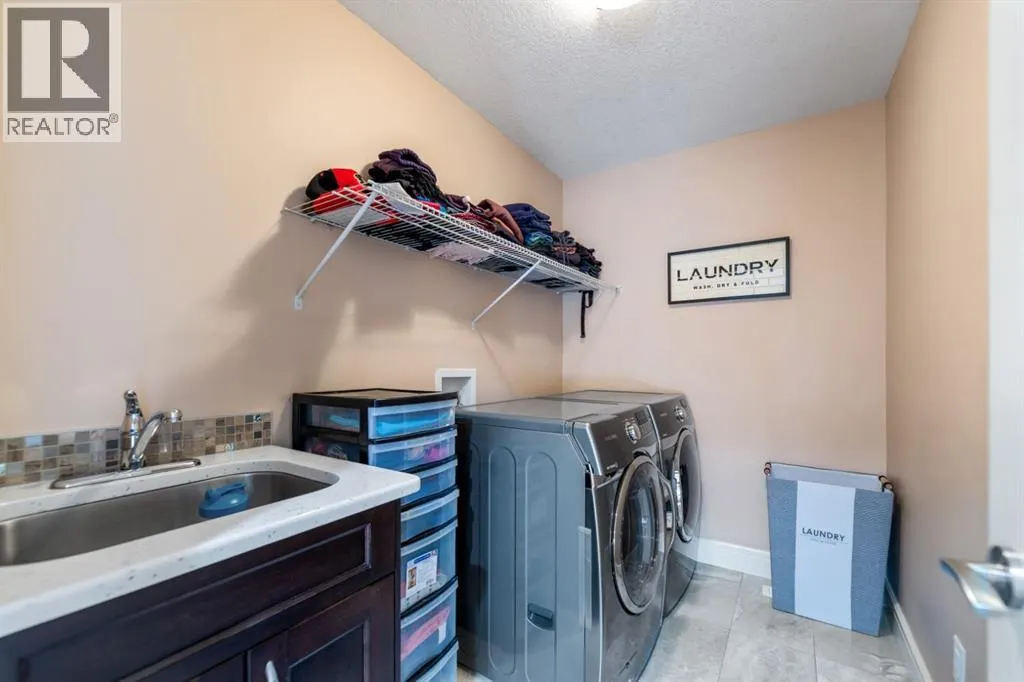 19 SADDLELAKE View NE
