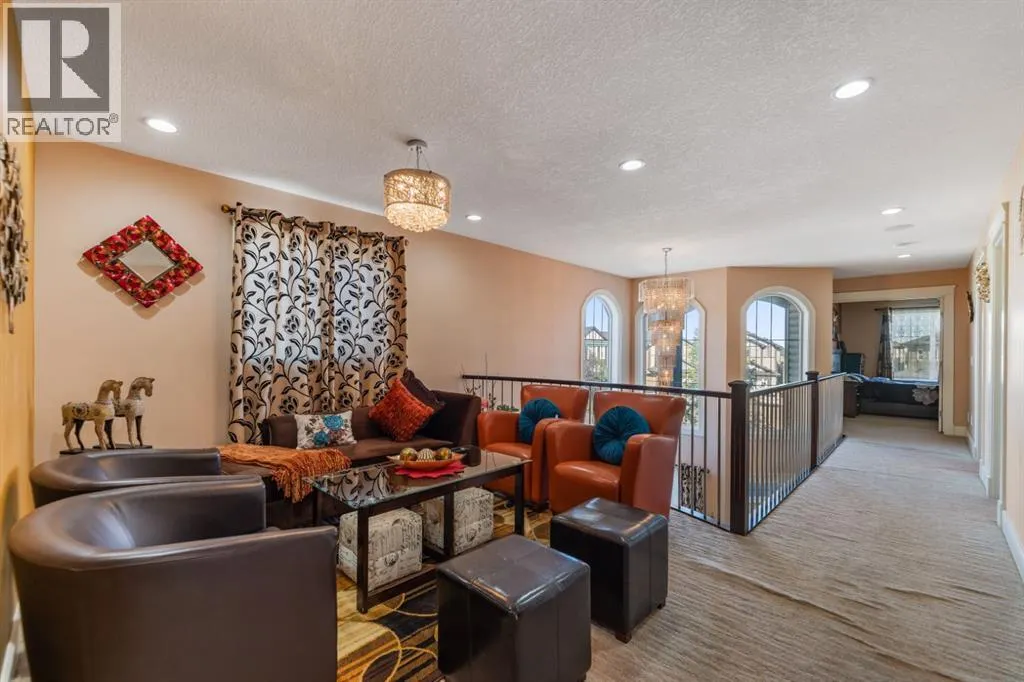 19 SADDLELAKE View NE