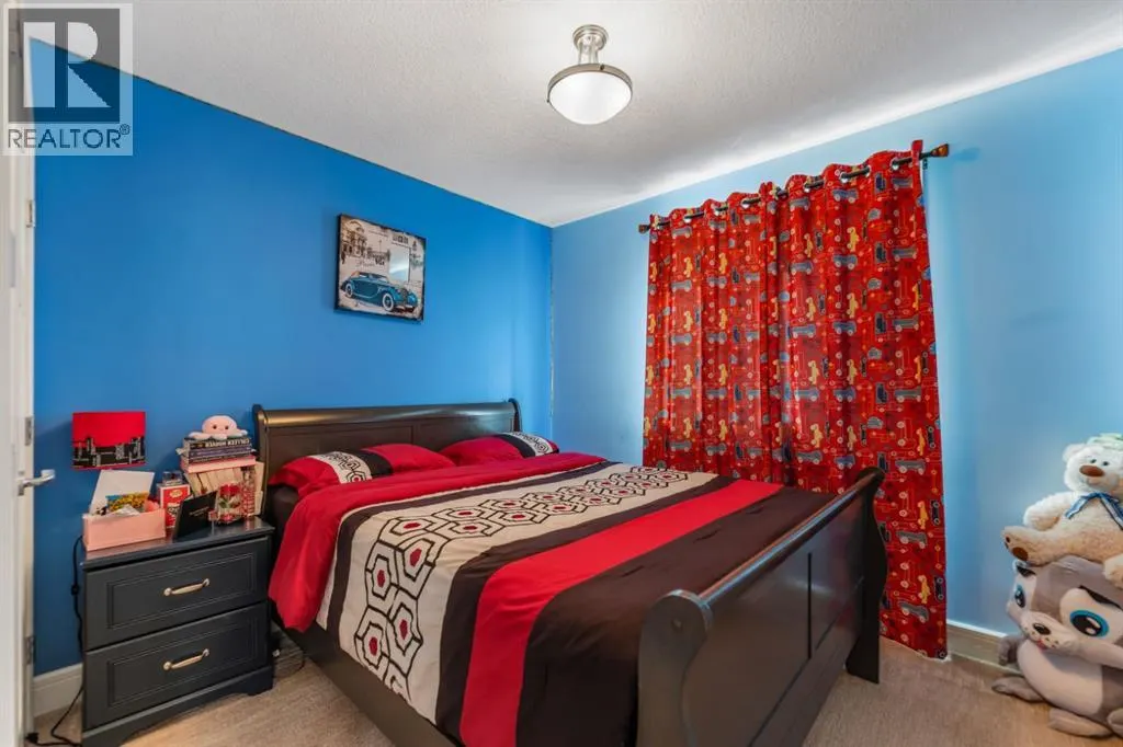 19 SADDLELAKE View NE