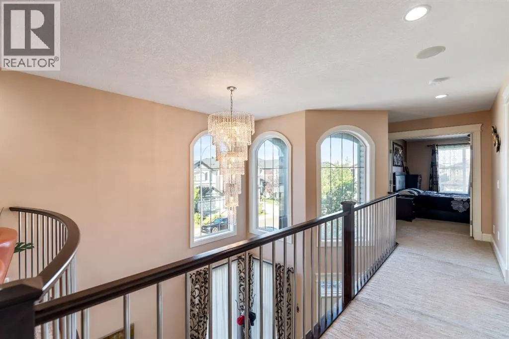 19 SADDLELAKE View NE