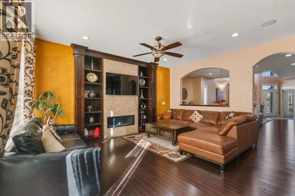 19 SADDLELAKE View NE