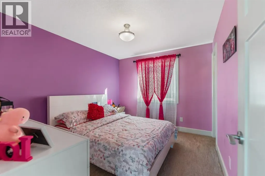 19 SADDLELAKE View NE