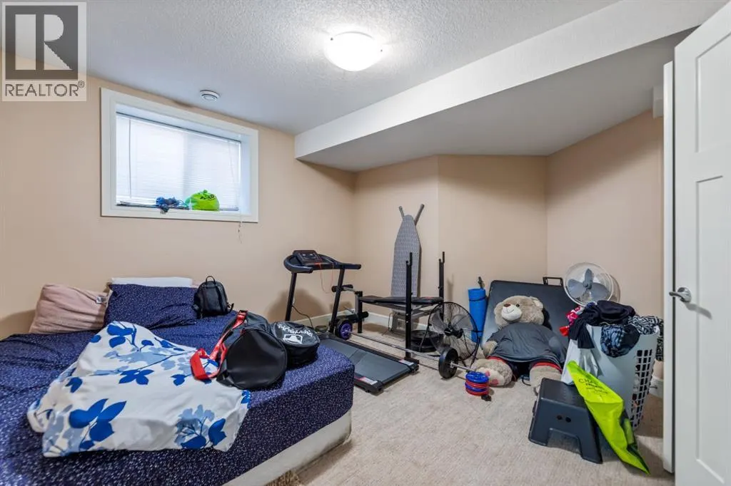 19 SADDLELAKE View NE