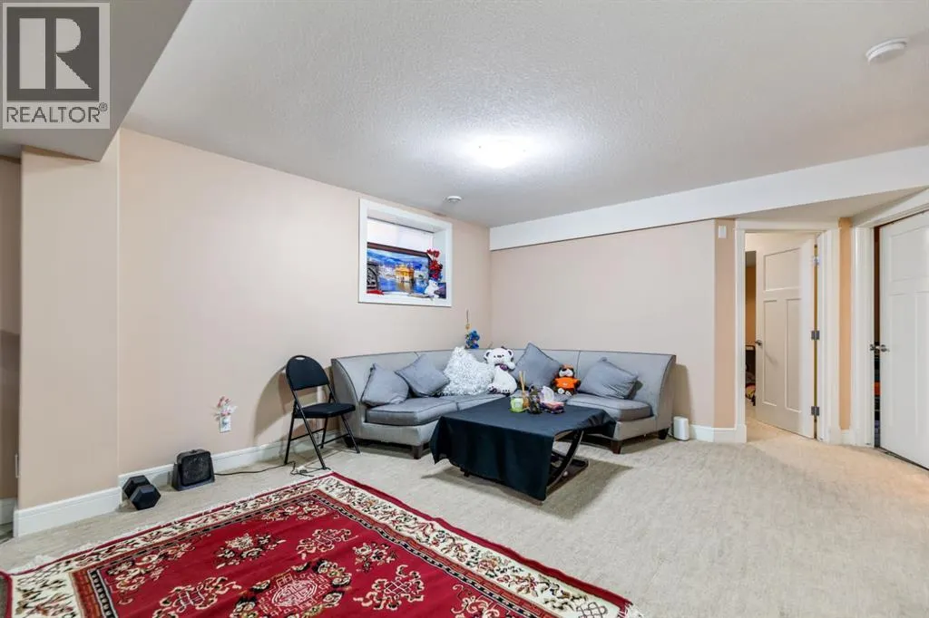 19 SADDLELAKE View NE