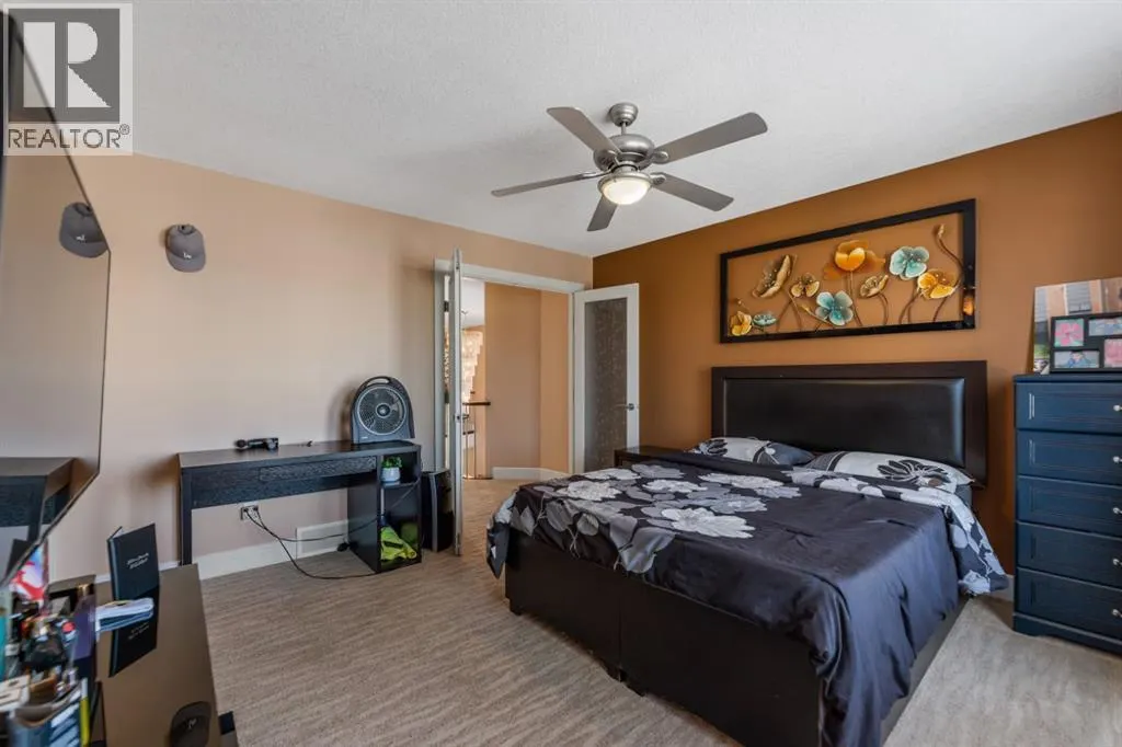 19 SADDLELAKE View NE
