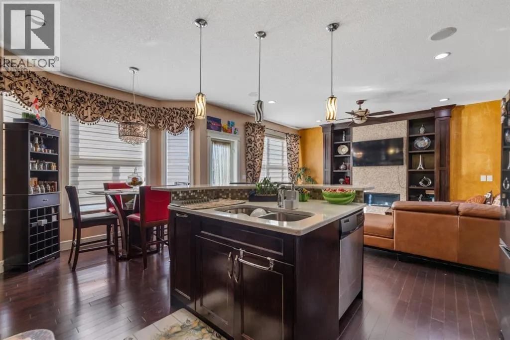 19 SADDLELAKE View NE