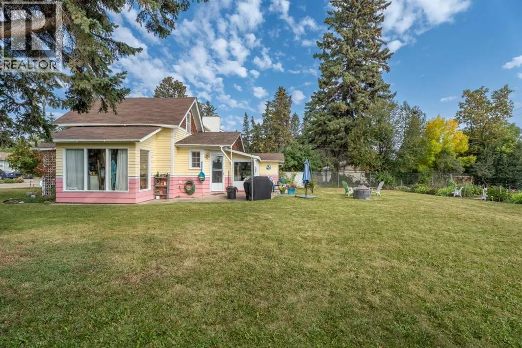 4517 & 4513 46 Street