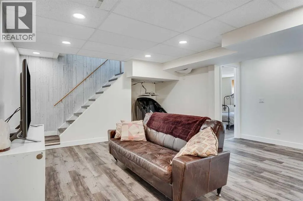 230 Frederick Avenue W