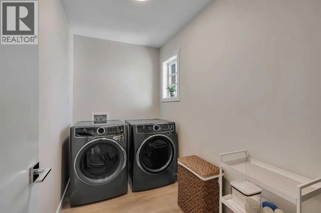 90 Savoy Landing SE