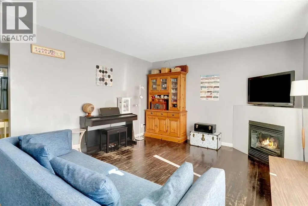 314 Regal Park NE