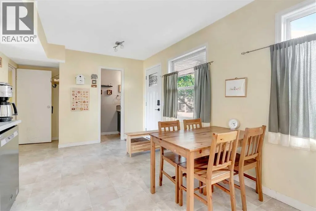314 Regal Park NE