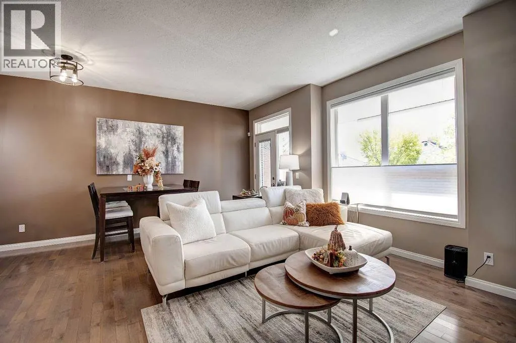 155 Royal Manor NW