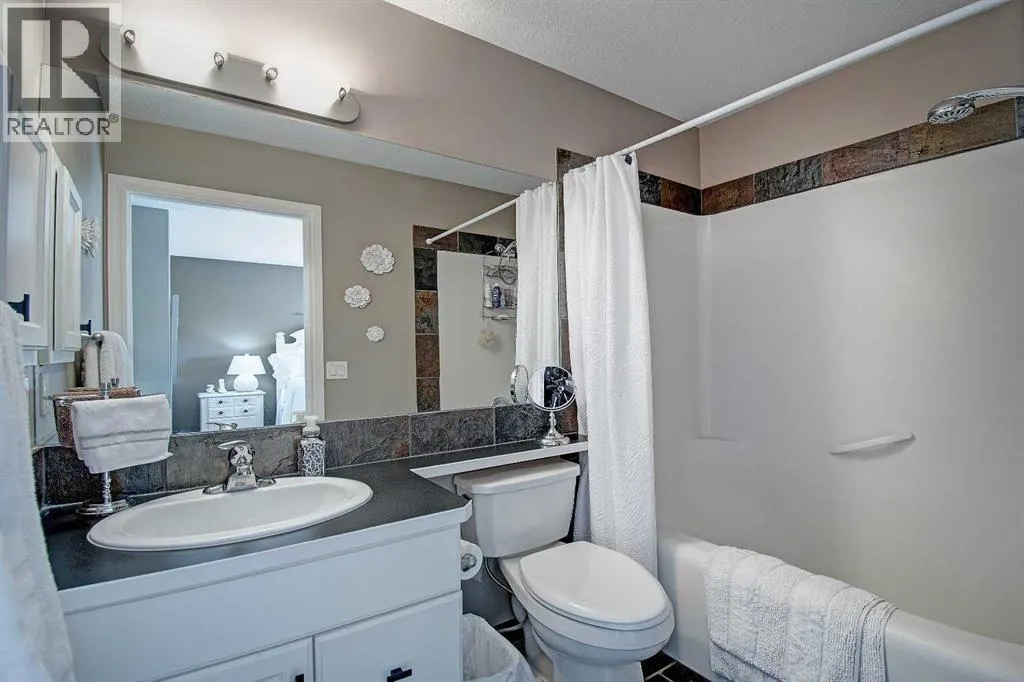 155 Royal Manor NW