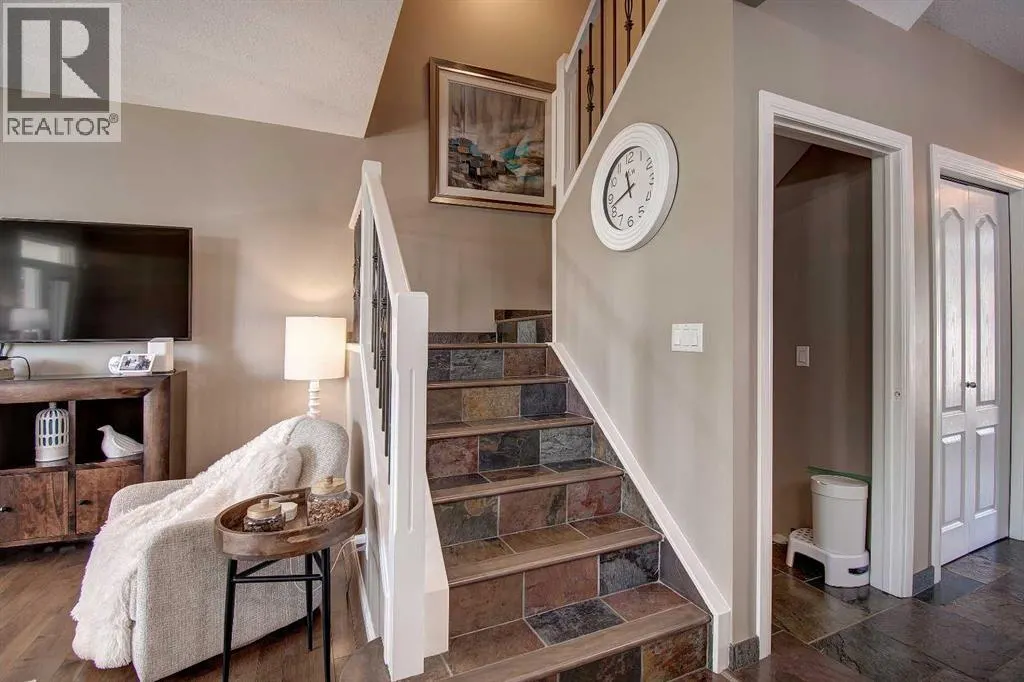 155 Royal Manor NW