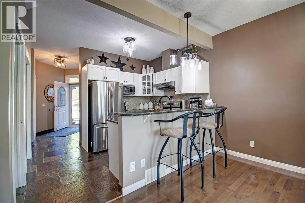 155 Royal Manor NW