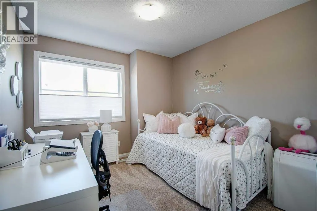 155 Royal Manor NW