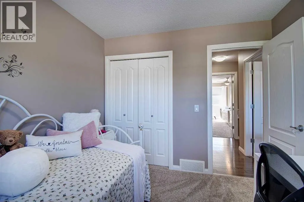 155 Royal Manor NW