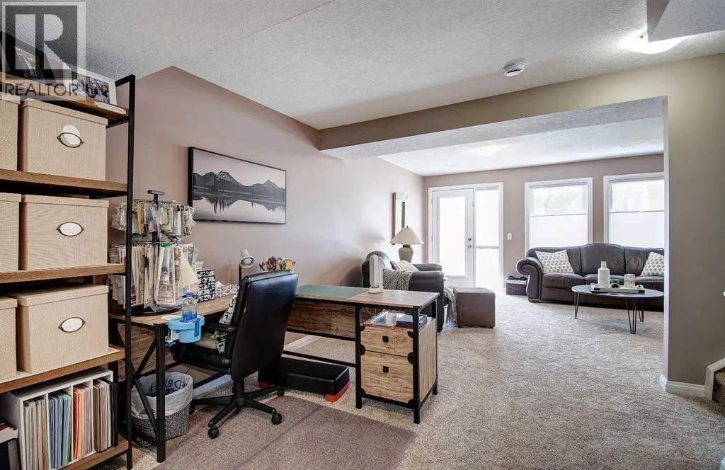 155 Royal Manor NW
