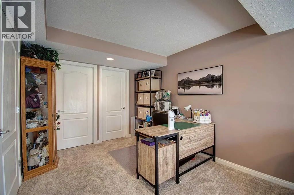 155 Royal Manor NW