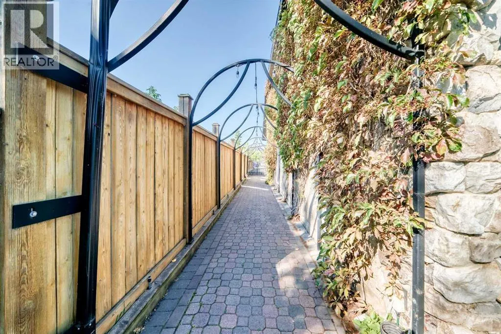 716 West Chestermere Drive