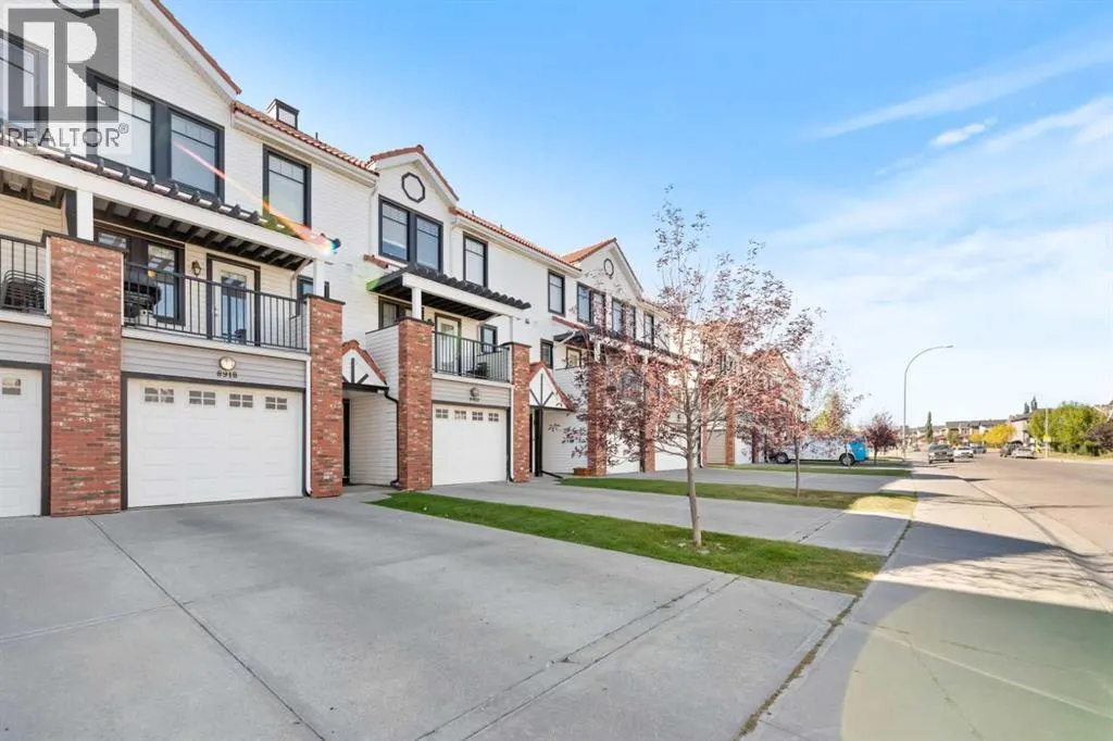 8918 Royal Oak Way NW
