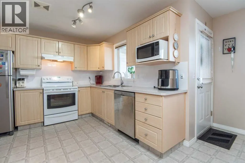 125, 33 Donlevy Avenue