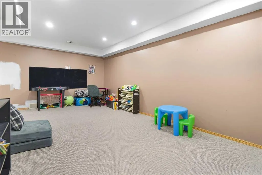 122 Dubois Crescent