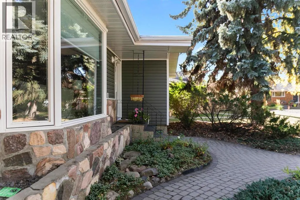 17 Montrose Avenue