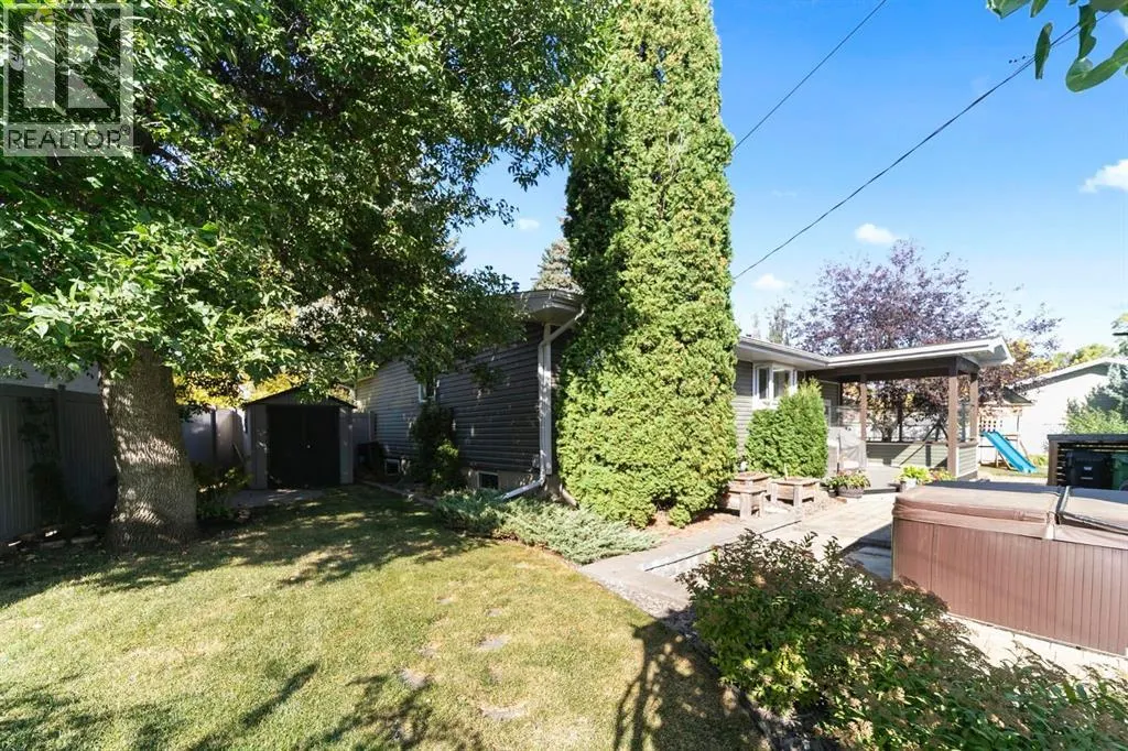 17 Montrose Avenue