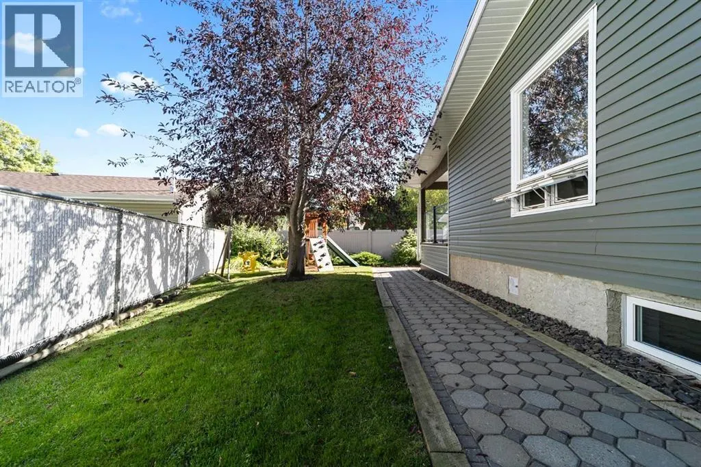 17 Montrose Avenue